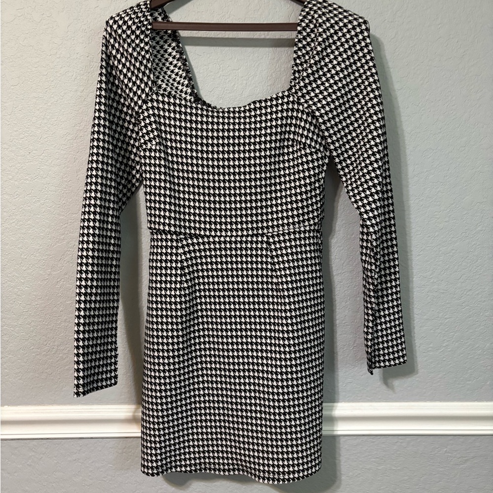 miami Black & White Houndstooth Square Neck Long Sleeve Dress